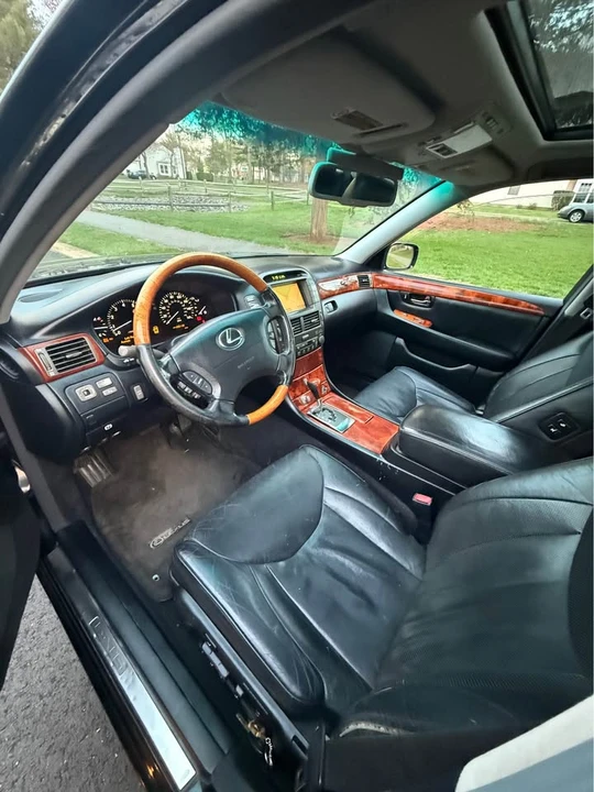 2006 Lexus LS 3rd Gen - Image 10 of 12