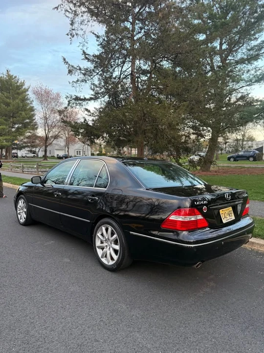 2006 Lexus LS 3rd Gen - Image 3 of 12