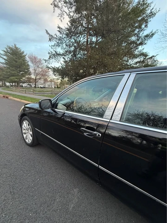 2006 Lexus LS 3rd Gen - Image 8 of 12