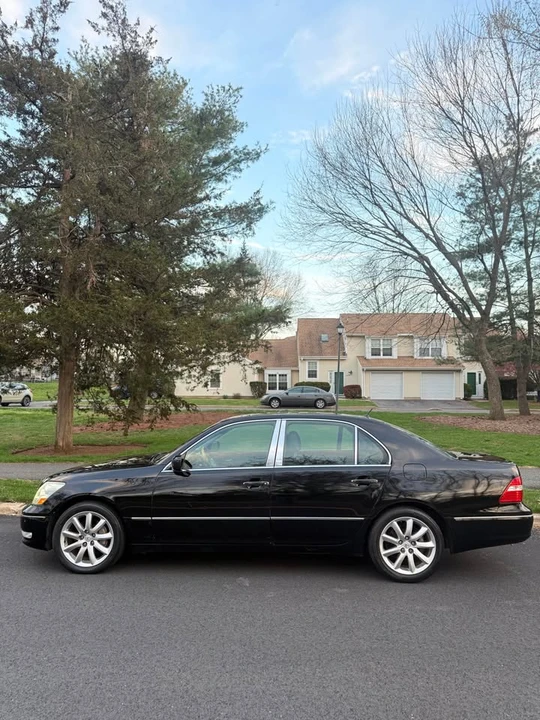2006 Lexus LS 3rd Gen - Image 2 of 12