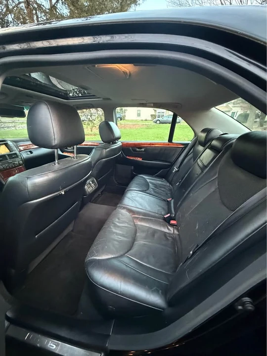 2006 Lexus LS 3rd Gen - Image 11 of 12