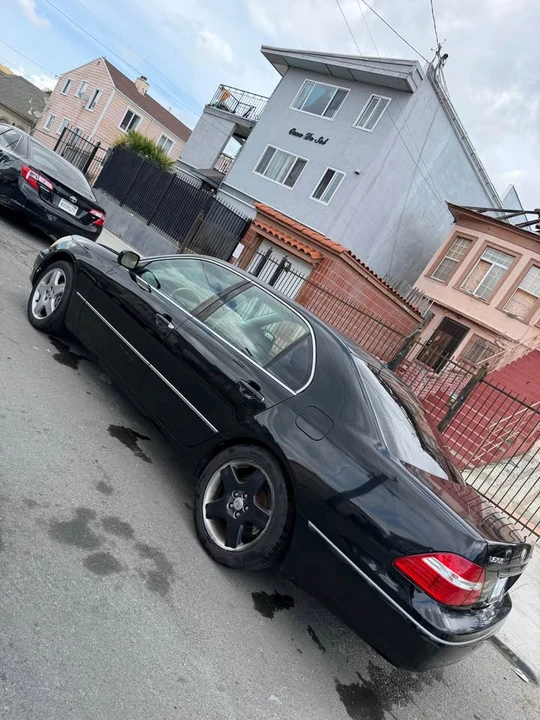 2006 Lexus LS 3rd Gen - Image 5 of 8