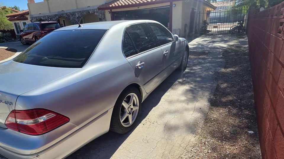 2006 Lexus LS 3rd Gen - Image 3 of 10
