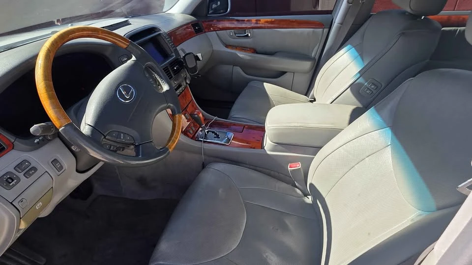 2006 Lexus LS 3rd Gen - Image 5 of 10