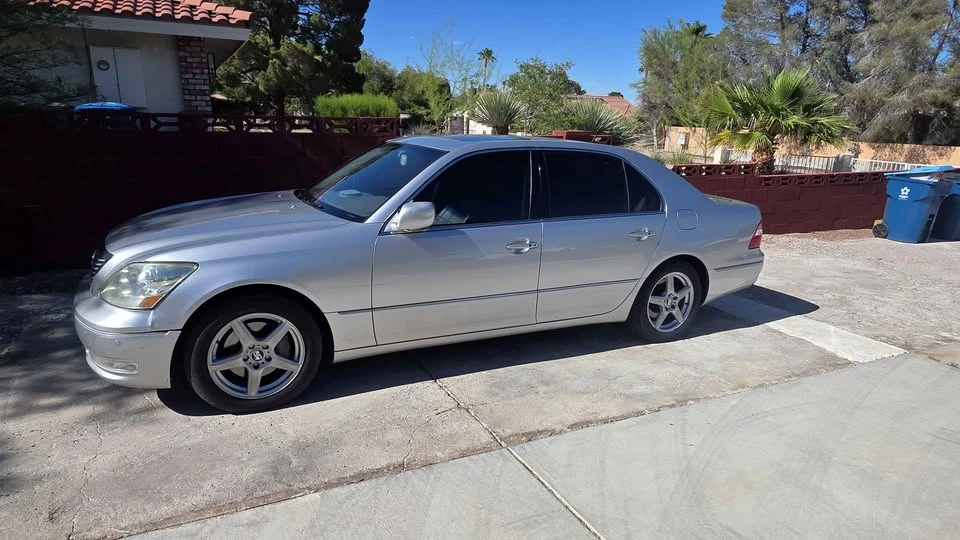 2006 Lexus LS 3rd Gen - Image 2 of 10