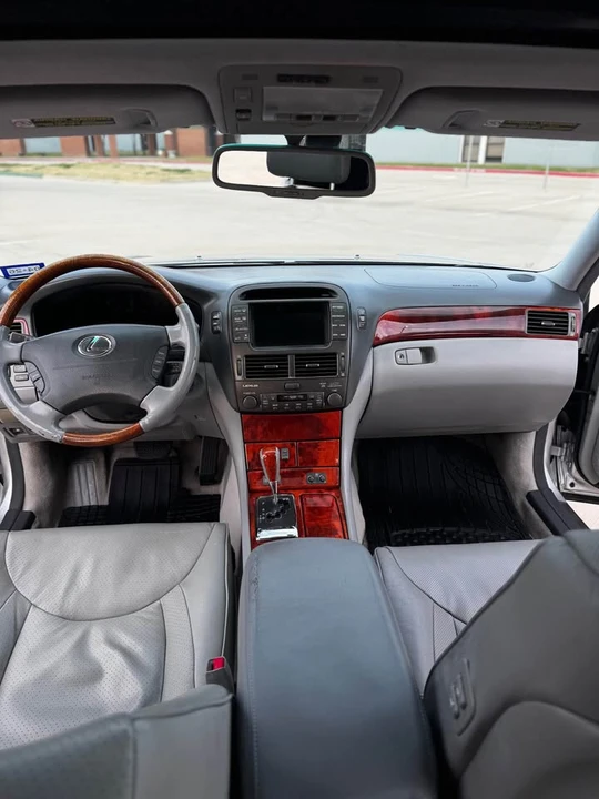 2006 Lexus LS 3rd Gen - Image 11 of 20