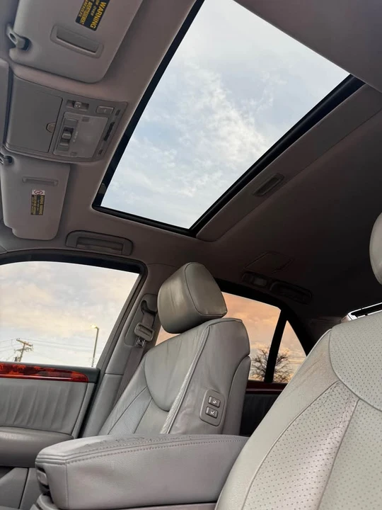 2006 Lexus LS 3rd Gen - Image 17 of 20