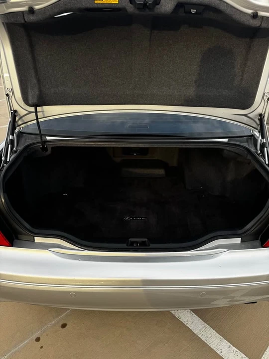 2006 Lexus LS 3rd Gen - Image 13 of 20