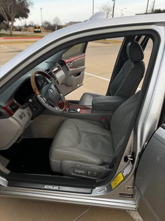 2006 Lexus LS 3rd Gen - Image 10 of 20