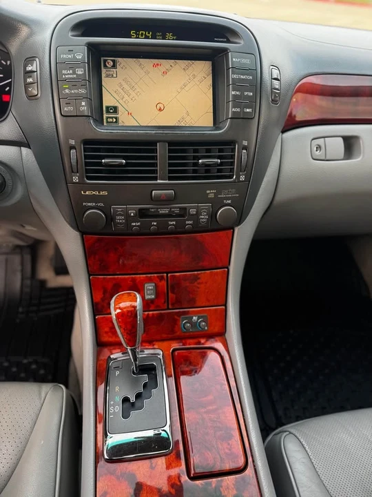 2006 Lexus LS 3rd Gen - Image 18 of 20
