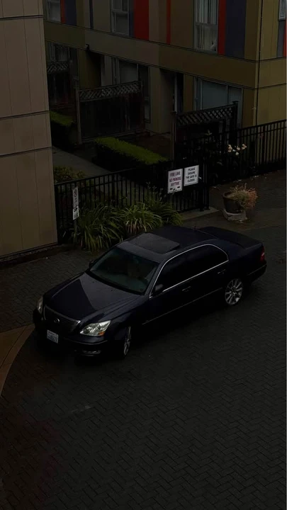 2006 Lexus LS 3rd Gen - Image 3 of 10