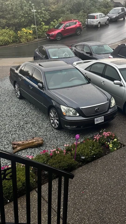 2006 Lexus LS 3rd Gen - Image 2 of 10