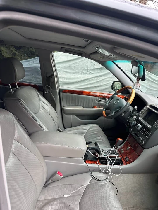 2006 Lexus LS 3rd Gen - Image 8 of 10