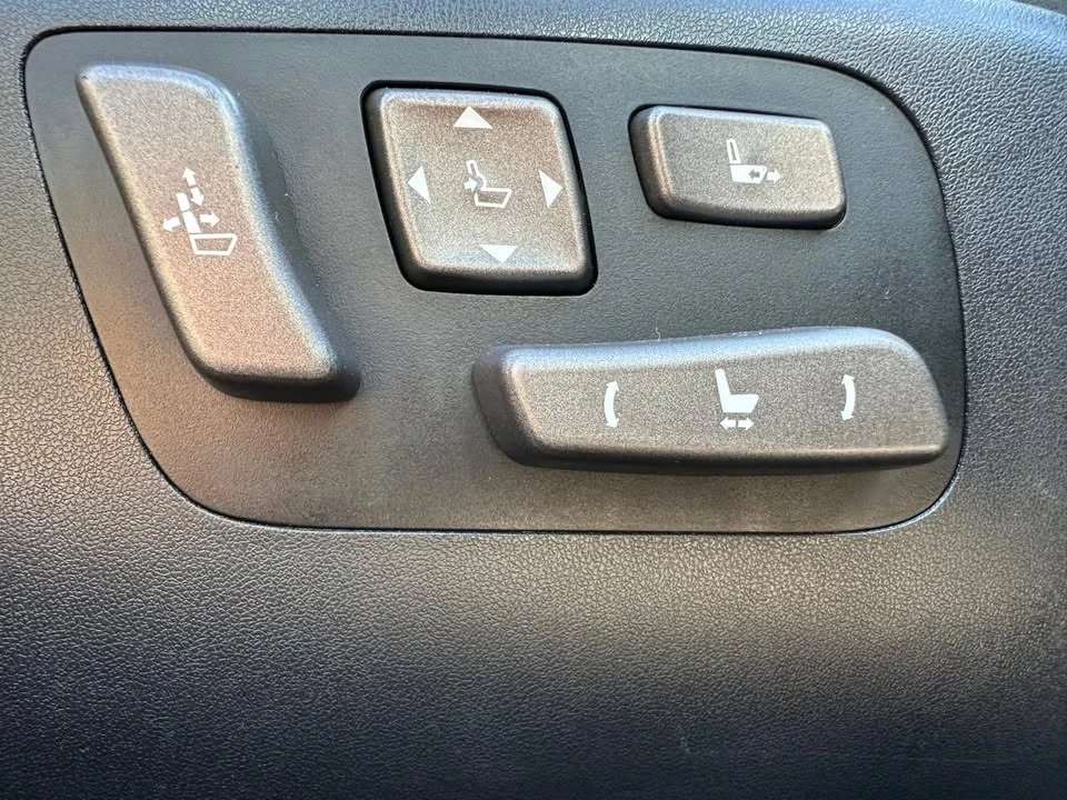 2006 Lexus LS 4th Gen - Image 11 of 20