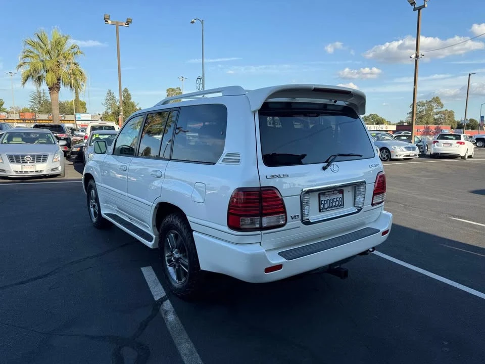 2006 Lexus LX 2nd Gen - Image 5 of 19
