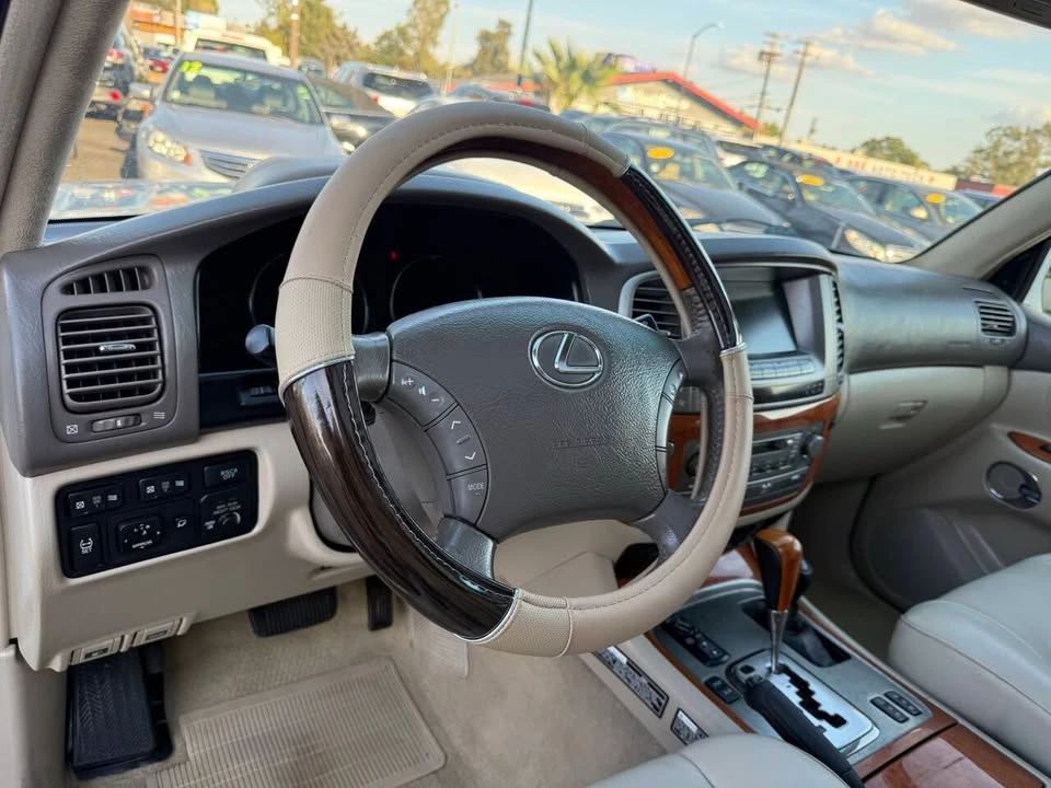 2006 Lexus LX 2nd Gen - Image 16 of 19
