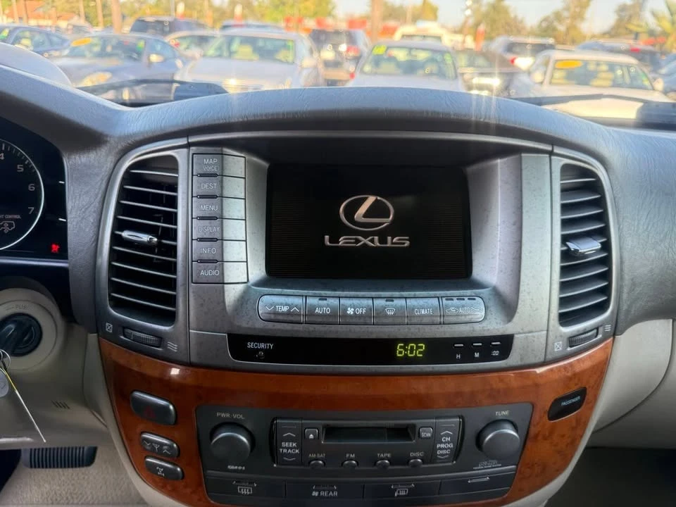 2006 Lexus LX 2nd Gen - Image 18 of 19