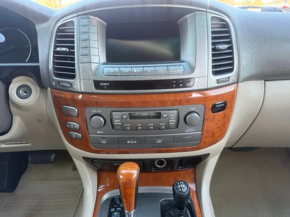 2006 Lexus LX 2nd Gen - Image 17 of 19