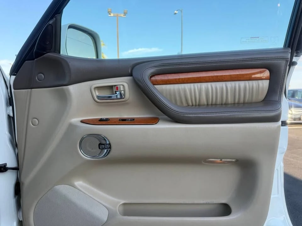 2006 Lexus LX 2nd Gen - Image 13 of 19