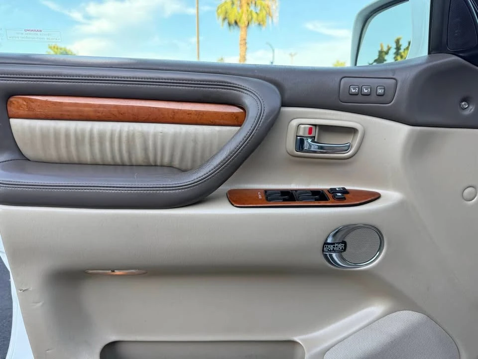 2006 Lexus LX 2nd Gen - Image 9 of 19