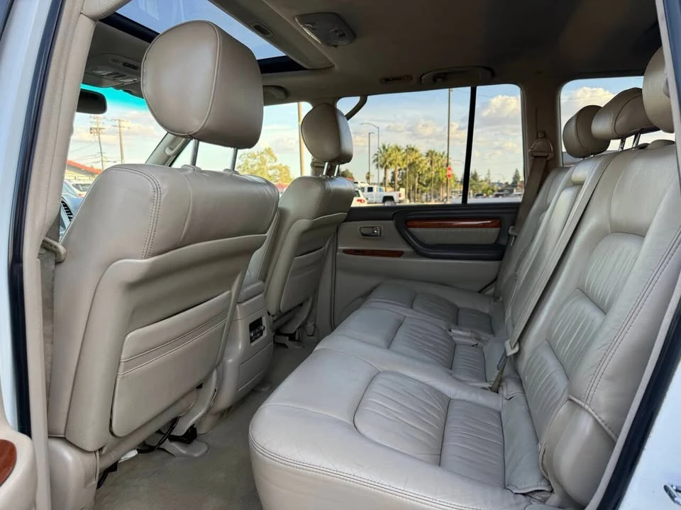 2006 Lexus LX 2nd Gen - Image 11 of 19