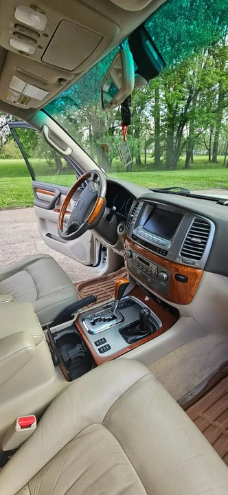 2006 Lexus LX 2nd Gen - Image 12 of 17