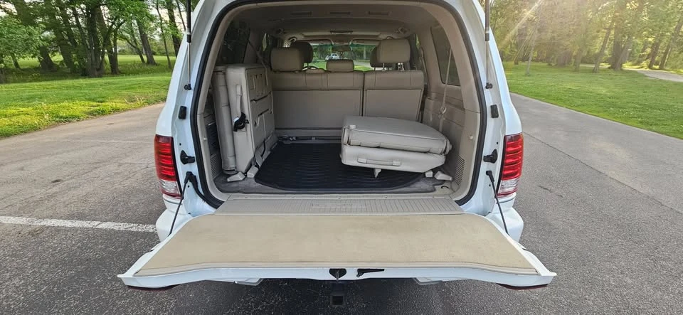 2006 Lexus LX 2nd Gen - Image 8 of 17