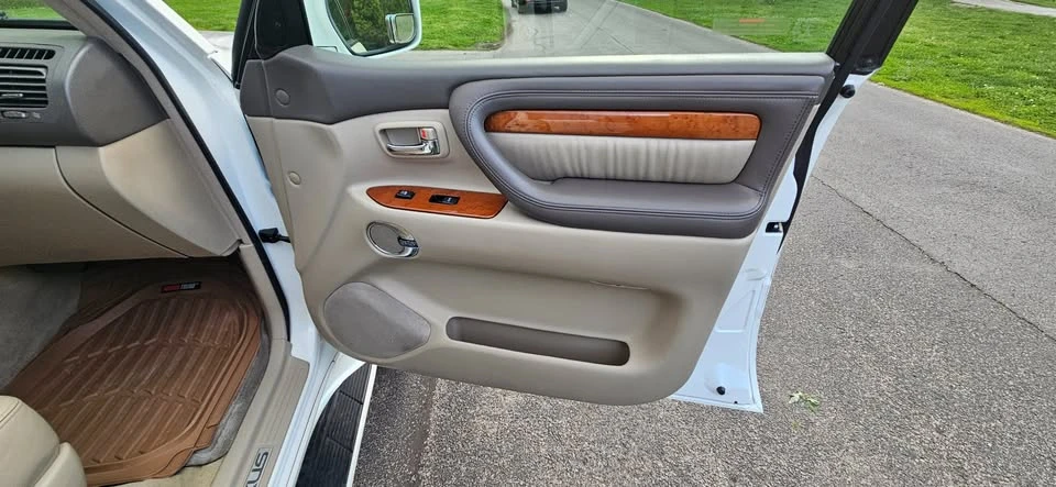 2006 Lexus LX 2nd Gen - Image 10 of 17