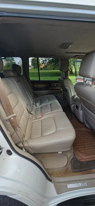 2006 Lexus LX 2nd Gen - Image 9 of 17