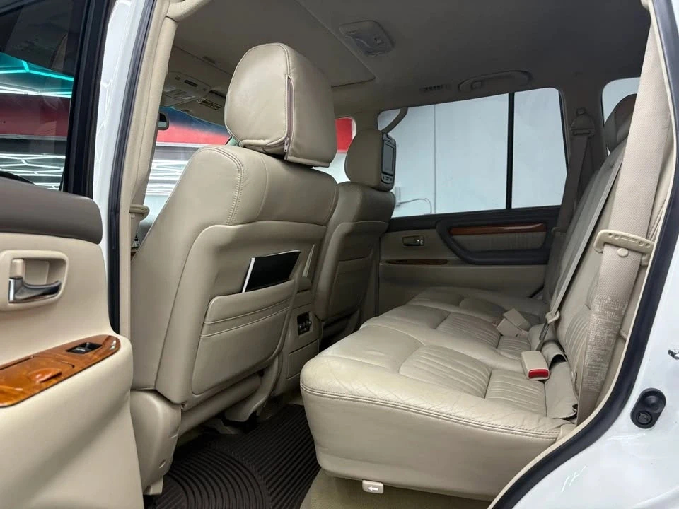 2006 Lexus LX 2nd Gen - Image 11 of 20