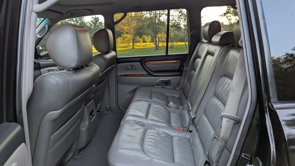 2006 Lexus LX 2nd Gen - Image 9 of 18