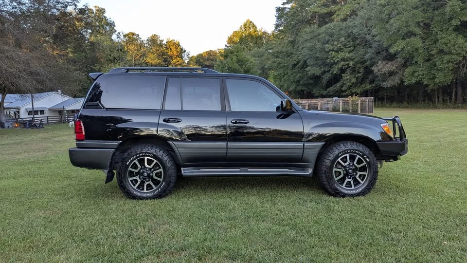 2006 Lexus LX 2nd Gen - Image 3 of 18