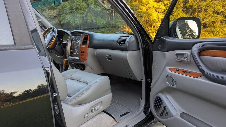 2006 Lexus LX 2nd Gen - Image 12 of 18