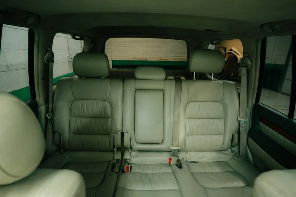 2006 Lexus LX 2nd Gen - Image 9 of 19