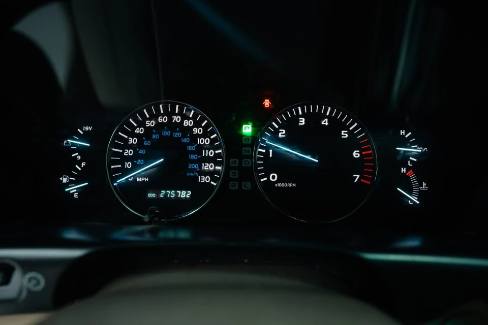 2006 Lexus LX 2nd Gen - Image 11 of 19