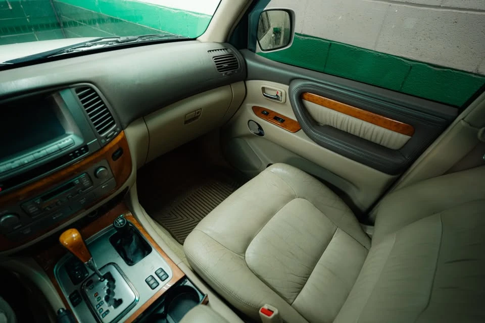 2006 Lexus LX 2nd Gen - Image 10 of 19