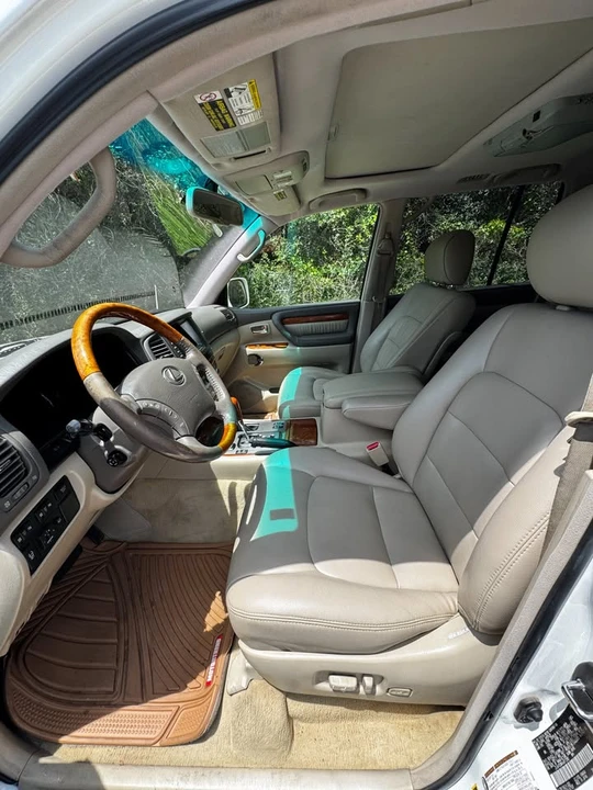 2006 Lexus LX 2nd Gen - Image 10 of 12