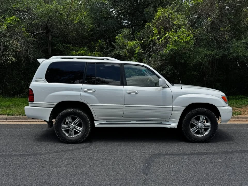2006 Lexus LX 2nd Gen - Image 3 of 12