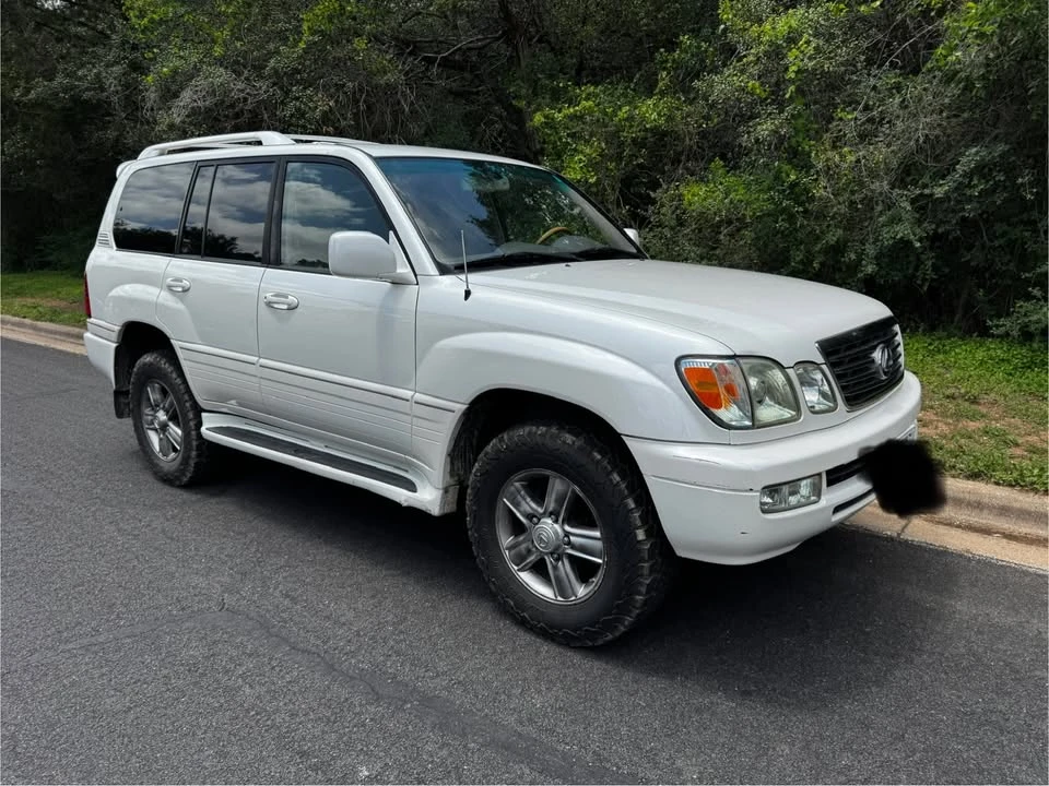 2006 Lexus LX 2nd Gen - Image 2 of 12
