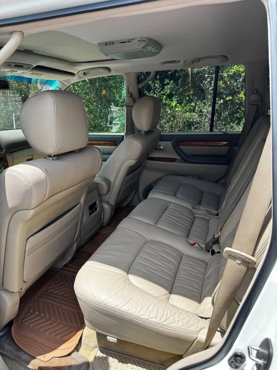 2006 Lexus LX 2nd Gen - Image 11 of 12