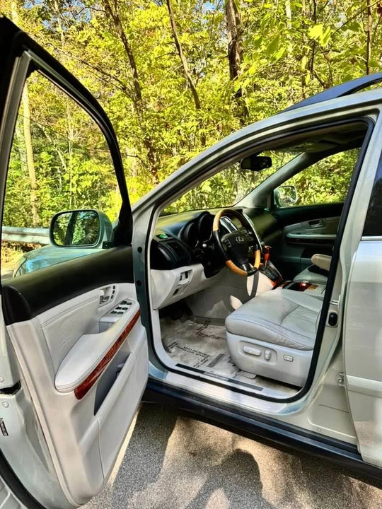 2006 Lexus RX 2nd Gen - Image 5 of 14