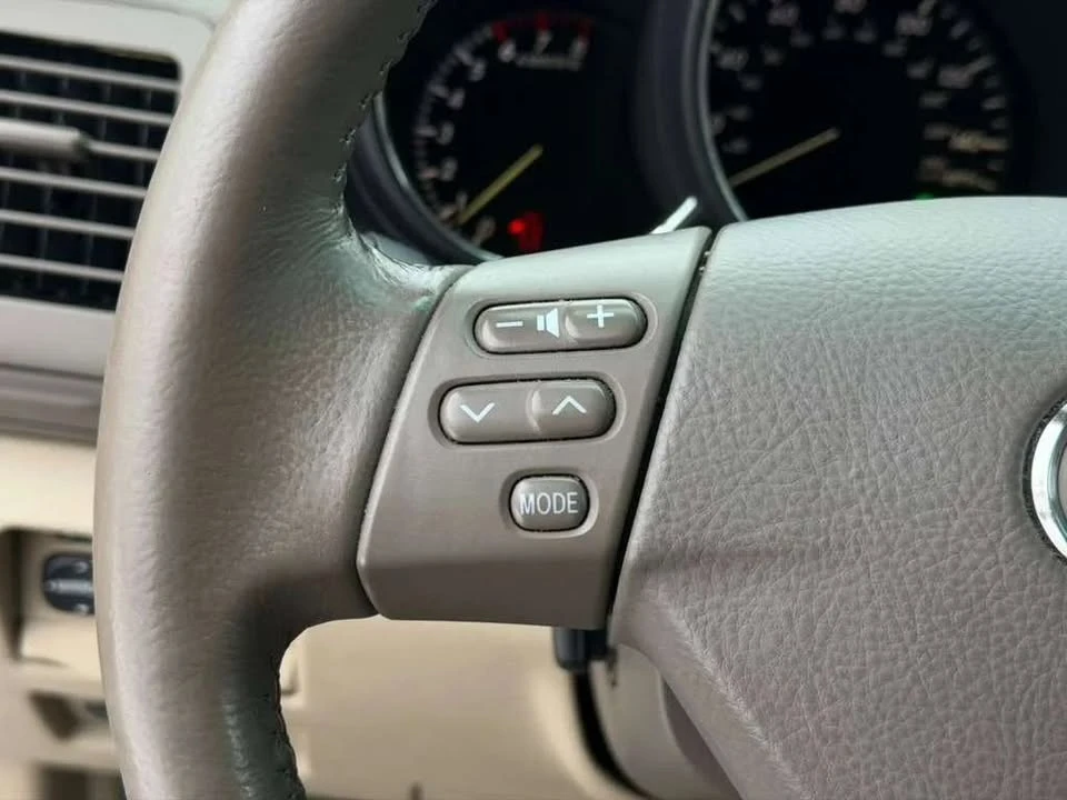 2006 Lexus RX 2nd Gen - Image 9 of 17