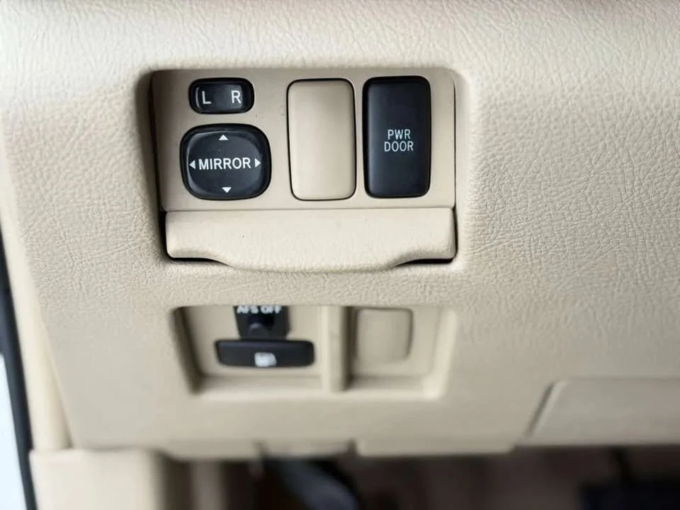 2006 Lexus RX 2nd Gen - Image 12 of 17