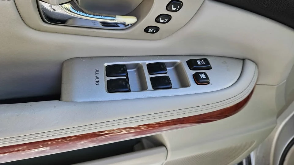 2006 Lexus RX 2nd Gen - Image 7 of 9