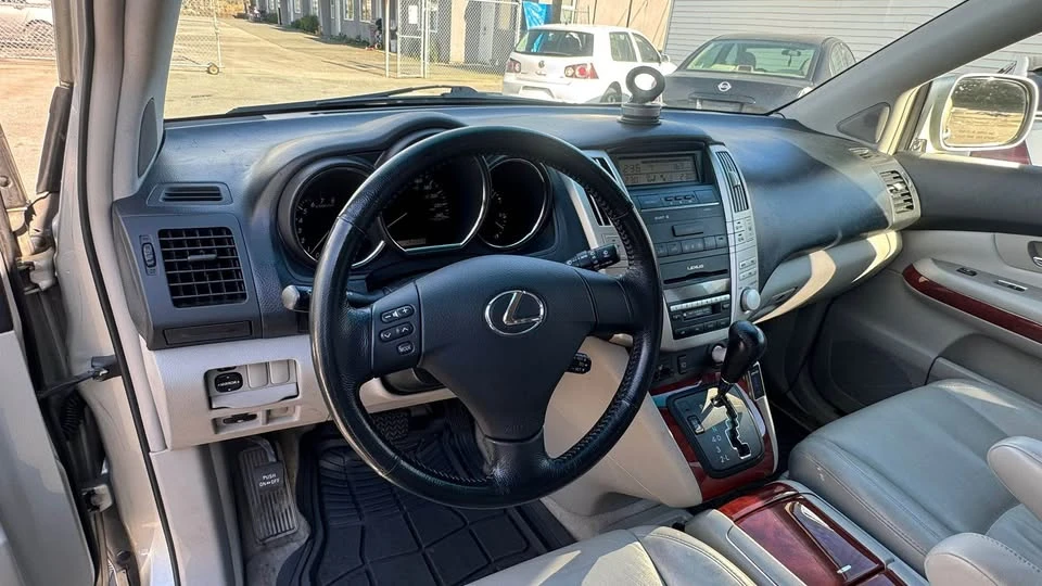 2006 Lexus RX 2nd Gen - Image 11 of 13