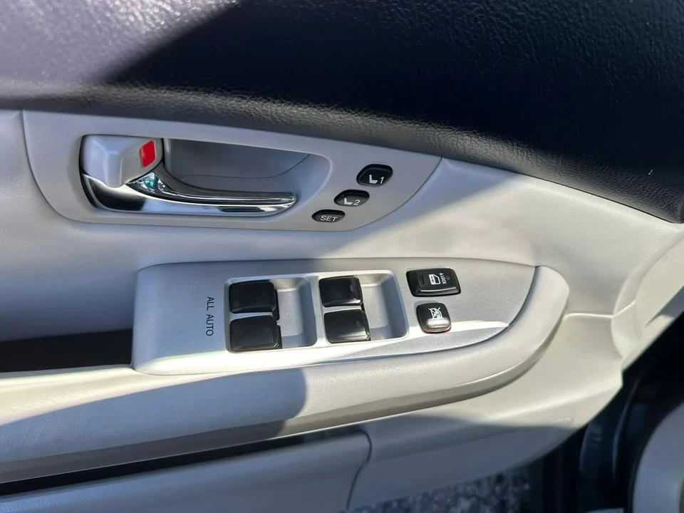 2006 Lexus RX 2nd Gen - Image 11 of 19