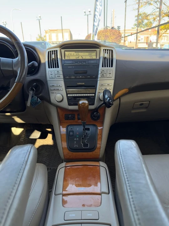 2006 Lexus RX 2nd Gen - Image 16 of 19