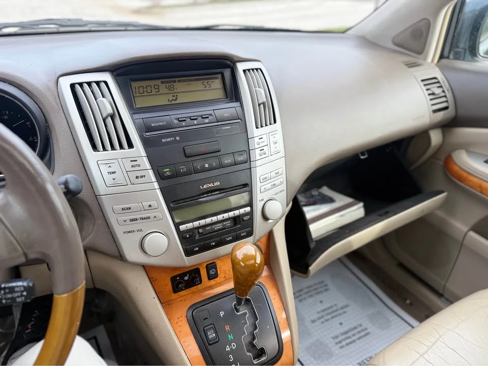 2006 Lexus RX 2nd Gen - Image 16 of 18