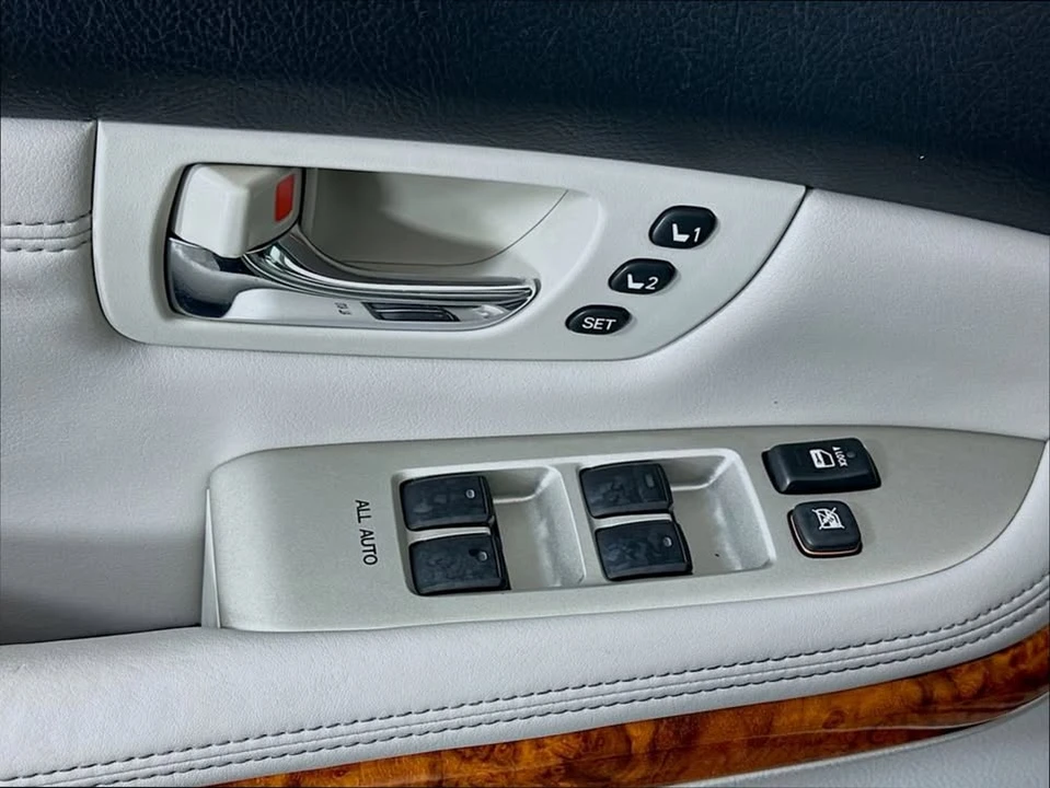 2006 Lexus RX 2nd Gen - Image 12 of 15