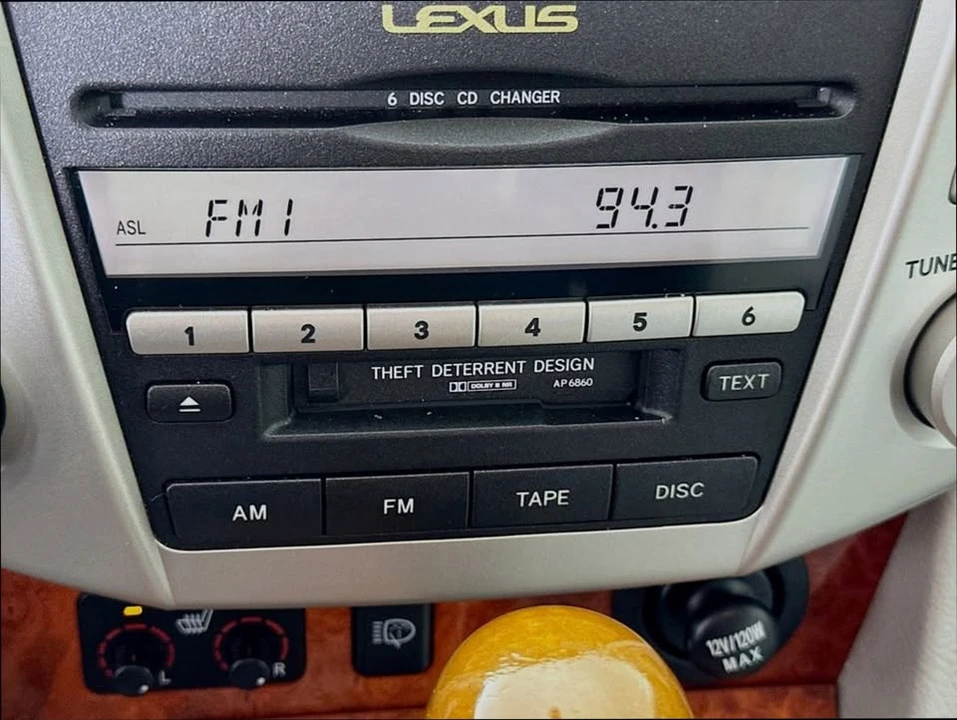 2006 Lexus RX 2nd Gen - Image 9 of 15